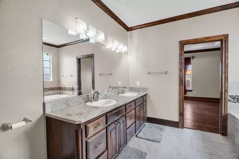 Bath - 2603 Coronado, Big Spring, TX 79720 photo 3 of 7