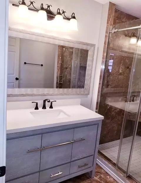 Bath - 910 Baylor Blvd, Big Spring, TX 79720 photo 2 of 4