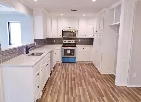 Kitchen - 910 Baylor Blvd, Big Spring, TX 79720 photo 2 of 3
