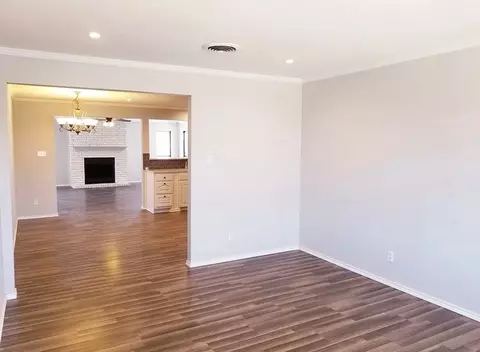Living - 910 Baylor Blvd, Big Spring, TX 79720 photo 2 of 5