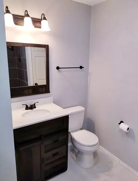 Bath - 910 Baylor Blvd, Big Spring, TX 79720 photo 4 of 4
