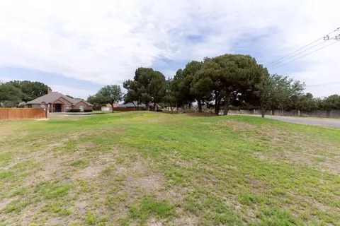 700 Meadowpark Dr, Midland, TX 79705