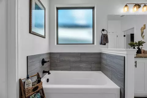 Bath - 3414 Fordham Ave, Big Spring, TX 79720 photo 6 of 7