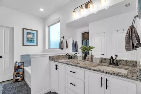 Bath - 3414 Fordham Ave, Big Spring, TX 79720 photo 3 of 7
