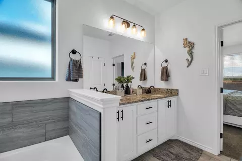 Bath - 3414 Fordham Ave, Big Spring, TX 79720 photo 4 of 7