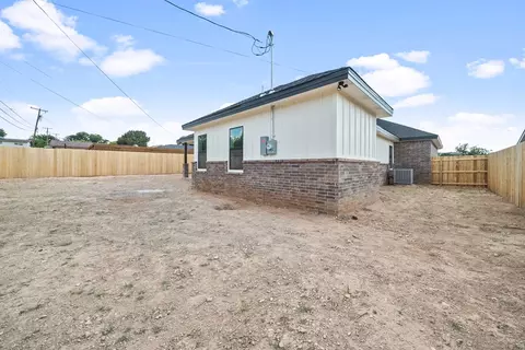 Exterior - 2219 Lynn Dr, Big Spring, TX 79720 photo 5 of 5