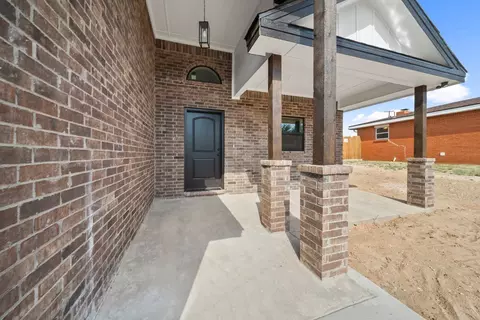 Exterior - 2219 Lynn Dr, Big Spring, TX 79720 photo 4 of 5
