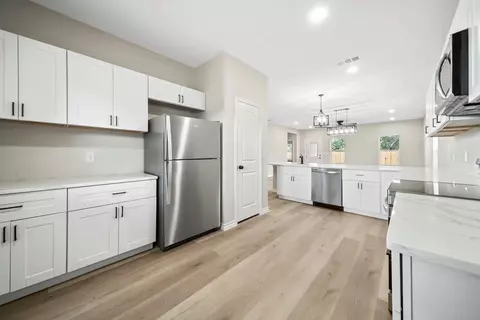 Kitchen - 2219 Lynn Dr, Big Spring, TX 79720 photo 3 of 4