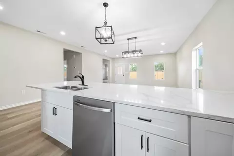 Kitchen - 2219 Lynn Dr, Big Spring, TX 79720 photo 4 of 4