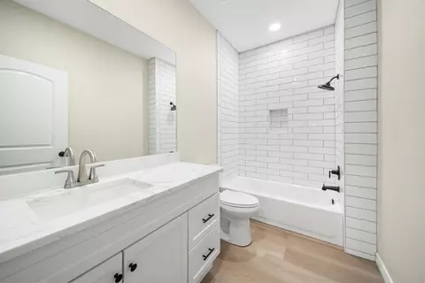 Bath - 2219 Lynn Dr, Big Spring, TX 79720 photo 1 of 2