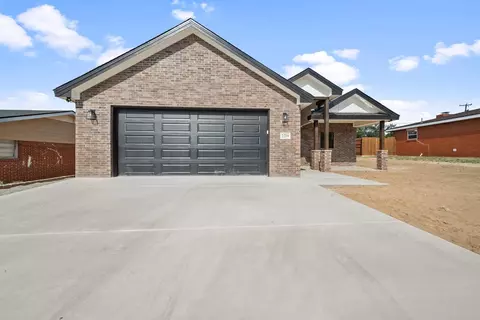 Exterior - 2219 Lynn Dr, Big Spring, TX 79720 photo 2 of 5