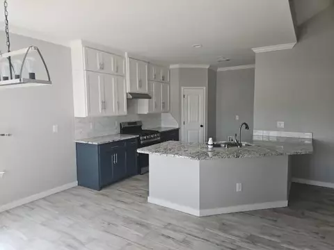 1216 E Pine Ave, Midland, TX 79705 photo 4