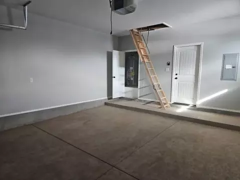 1216 E Pine Ave, Midland, TX 79705 photo 8