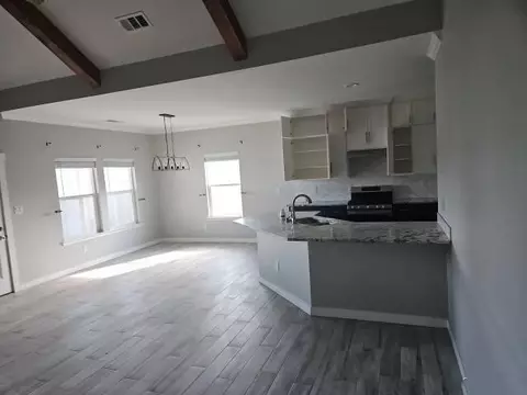 1216 E Pine Ave, Midland, TX 79705 photo 6