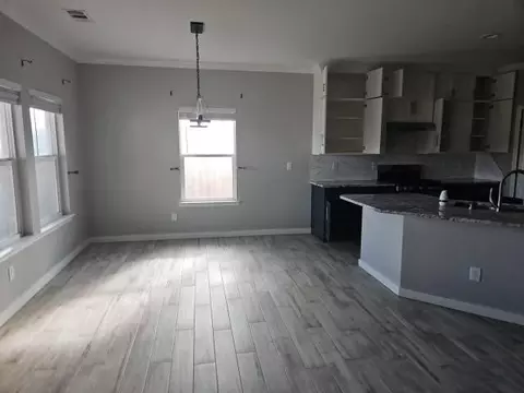 1216 E Pine Ave, Midland, TX 79705 photo 5