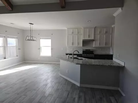 1216 E Pine Ave, Midland, TX 79705 photo 3