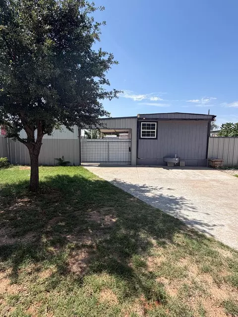 2012 E Pine Ave, Midland, TX 79705 photo 1