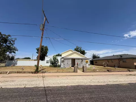 410 N College St, Coahoma, TX 79511