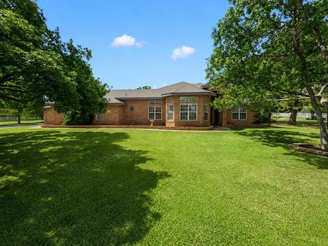 2101 Westside Dr, Stanton, TX 79782