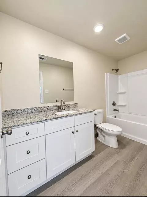 Bath - 3307 Fordham Ave, Big Spring, TX 79720 photo 3 of 3