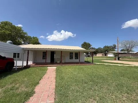 104 E 13th St, Colorado City, TX 79512