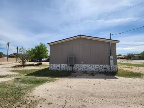 305 S Main Ave, Big Lake, TX 76932