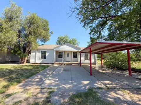 937 E 16th St, Colorado City, TX 79512