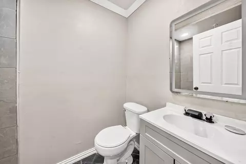 Bath - 1507 E 11th Pl, Big Spring, TX 79720 photo 5 of 6