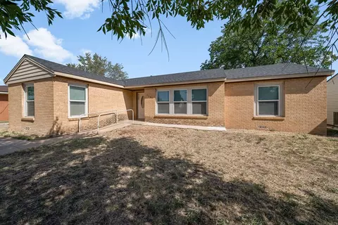 Exterior - 1507 E 11th Pl, Big Spring, TX 79720 photo 4 of 6