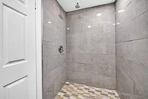 Bath - 1507 E 11th Pl, Big Spring, TX 79720 photo 3 of 6