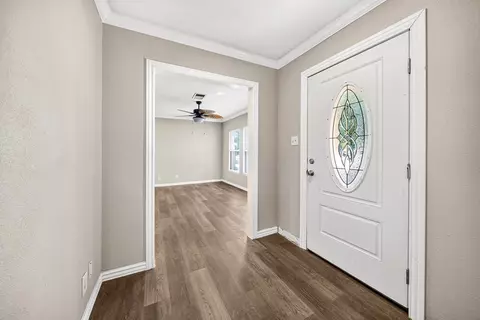 Entry Way - 1507 E 11th Pl, Big Spring, TX 79720 photo 3 of 4