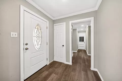 Entry Way - 1507 E 11th Pl, Big Spring, TX 79720 photo 2 of 4