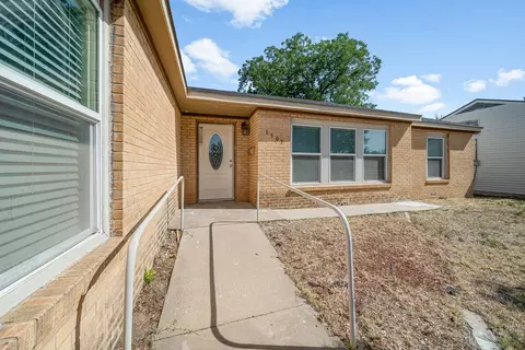Exterior - 1507 E 11th Pl, Big Spring, TX 79720 photo 3 of 6