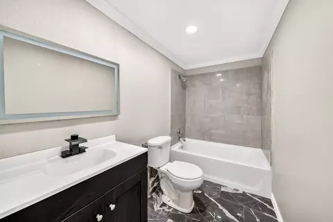 Bath - 1507 E 11th Pl, Big Spring, TX 79720 photo 6 of 6