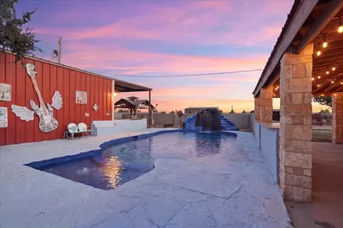 Exterior - 6714 E County Rd 110, Midland, TX 79706 photo 4 of 27