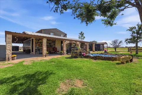 Exterior - 6714 E County Rd 110, Midland, TX 79706 photo 7 of 27