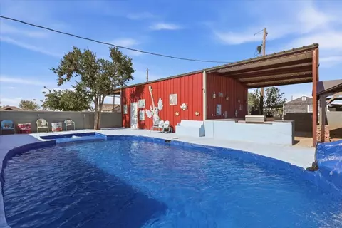 Exterior - 6714 E County Rd 110, Midland, TX 79706 photo 18 of 27