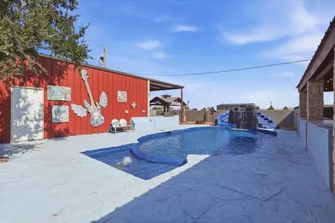 Exterior - 6714 E County Rd 110, Midland, TX 79706 photo 15 of 27