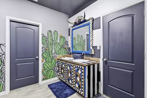 Bath - 6714 E County Rd 110, Midland, TX 79706 photo 9 of 11