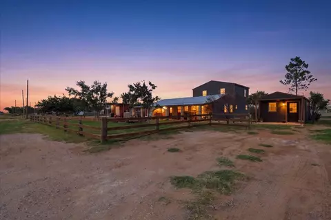 Exterior - 6714 E County Rd 110, Midland, TX 79706 photo 2 of 27
