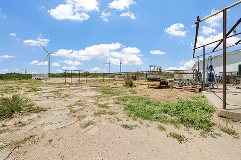 Exterior - 904 Brian Rd, Big Spring, TX 79720 photo 3 of 4