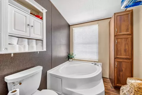 Bath - 904 Brian Rd, Big Spring, TX 79720 photo 3 of 3