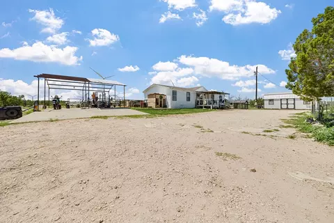 Exterior - 904 Brian Rd, Big Spring, TX 79720 photo 1 of 4