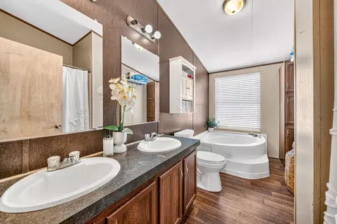 Bath - 904 Brian Rd, Big Spring, TX 79720 photo 2 of 3