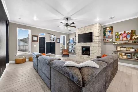 Living - 5707 Delaney, Midland, TX 79707 photo 4 of 4