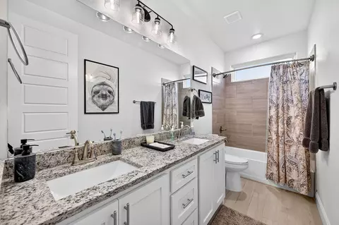 Bath - 5707 Delaney, Midland, TX 79707 photo 3 of 4
