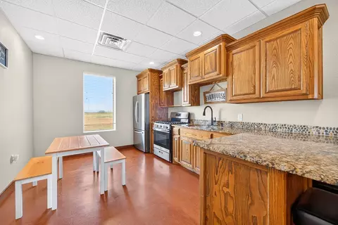 Kitchen - 12107 E County Rd 89, Midland, TX 79706 photo 3 of 5