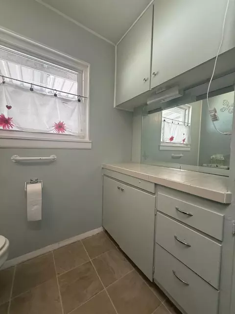 Bath - 607 E 15th St, Big Spring, TX 79720 photo 2 of 3