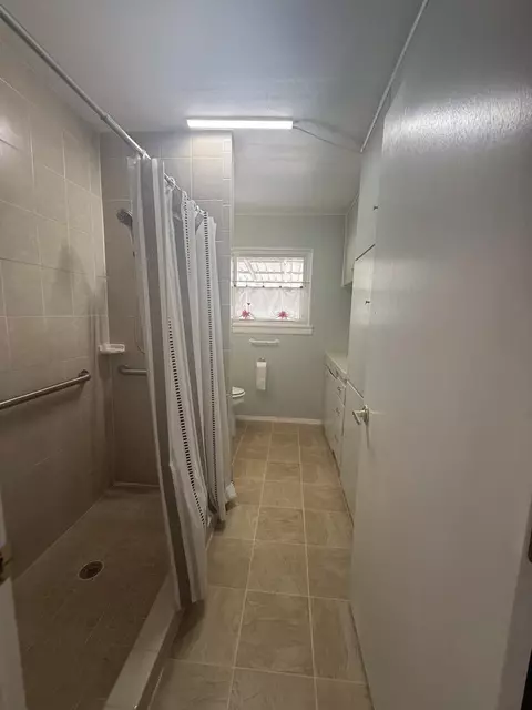 Bath - 607 E 15th St, Big Spring, TX 79720 photo 3 of 3