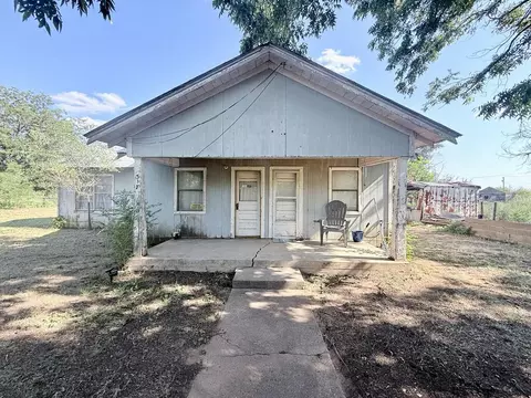 317 W Pacific Ave, Loraine, TX 79532